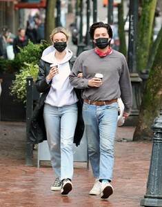 ari-fournier-and-cole-sprouse-out-in-vancouver-03-07-2021-0.thumb.jpg.dad4cc2e57988491cae2ecac2319ed5c.jpg