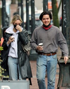 ari-fournier-and-cole-sprouse-out-in-vancouver-03-07-2021-1.thumb.jpg.52ba9669a60bdd393580d7431284d0c9.jpg