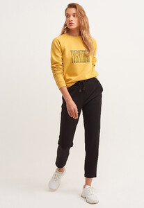 artwork-baskili-crop-sweatshirt_longan-sari_2_enbuyuk.jpg