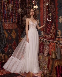 asafdadushbridal_164328934_484290755906897_734712371134433258_n.jpg