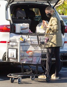 ashlee-simpson-out-shopping-in-encino-03-09-2021-0.thumb.jpg.bd9d8d97664072d441a6930d5d46e2c4.jpg