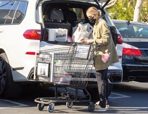 ashlee-simpson-out-shopping-in-encino-03-09-2021-1.jpg