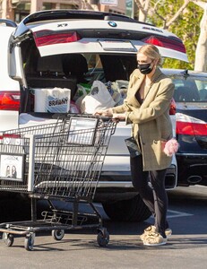 ashlee-simpson-out-shopping-in-encino-03-09-2021-2.jpg