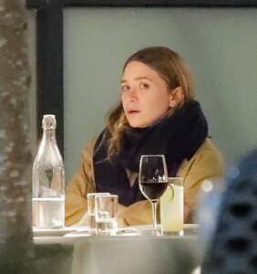 ashley-olsen-and-louis-eisner-out-for-dinner-in-new-york-03-14-2021-2.jpg