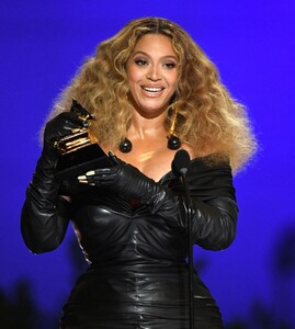 beyonce-knowles-grammy-awards-2021-2.jpg