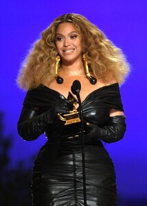 beyonce-knowles-grammy-awards-2021-4.jpg