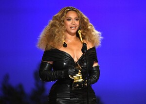 beyonce-knowles-grammy-awards-2021-5.jpg