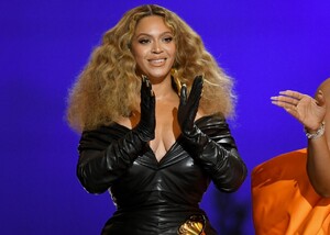 beyonce-knowles-grammy-awards-2021-7.jpg