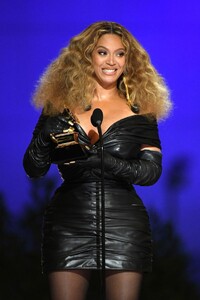 beyonce-knowles-grammy-awards-2021-8.jpg