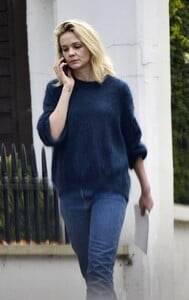 carey-mulligan-out-and-about-in-london-20181115-03.jpg