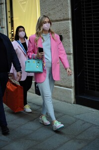 chiara-ferragni-out-shopping-in-milan-03-12-2021-0.jpg