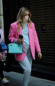 chiara-ferragni-out-shopping-in-milan-03-12-2021-2.jpg