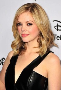 dreama-walker-73cd01fe-5862-4830-b3b4-598699d2877-resize-750.jpeg