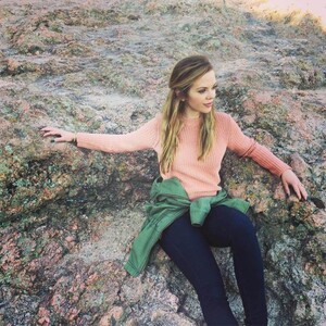 dreama-walker-outdoor.jpg