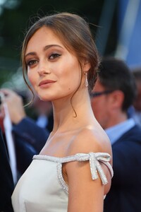 ella-purnell-at-la-la-land-premiere-at-2016-venice-film-festival-08-31-2016_1.jpg