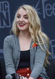 evanna-lynch-2015-comic-con-in-sydney_1_thumbnail.jpg
