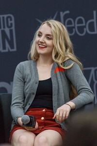 evanna-lynch-2015-comic-con-in-sydney_3.jpg