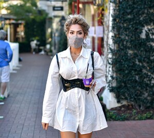 farrah-abraham-out-for-iced-coffee-in-pacific-palisades-02-09-2021-7.jpg