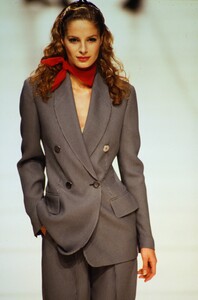 giorgio-armani-fw-1995.thumb.jpg.be4c83934f7501d354fd686ab42a6e2e.jpg