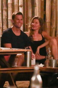 gisele-bundchen-costa-rica-03-28-2021-3.jpg