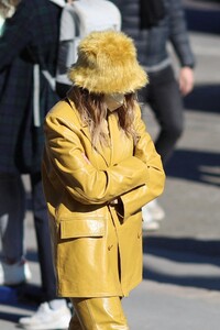 hailey-rhode-bieber-and-justin-bieber-paris-02-28-2021-8.jpg