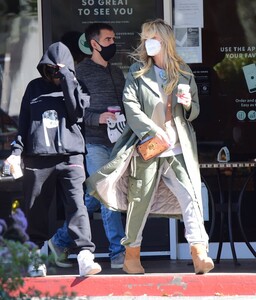 heidi-klum-leni-klum-new-york-02-12-2021-7.jpg