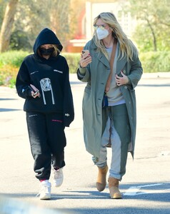 heidi-klum-leni-klum-new-york-02-12-2021-8.jpg