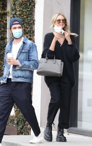 heidi-klum-shopping-in-malibu-03-12-2021-1.jpg