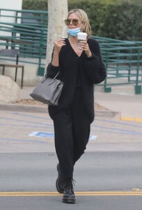 heidi-klum-shopping-in-malibu-03-12-2021-4.jpg