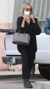 heidi-klum-shopping-in-malibu-03-12-2021-5.jpg