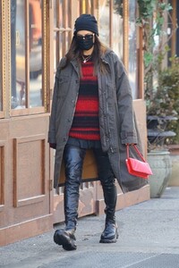 irina-shayk-out-and-about-in-new-york-03-10-2021-0.thumb.jpg.f4e57bb9c9bc2a42c8db4e465ddd30d7.jpg