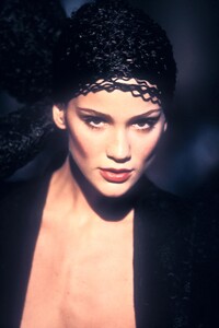 john-galliano-ss-1996-2.thumb.jpg.7af18a37b63e9d02037b87fc4fa81fac.jpg