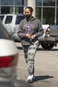 jordyn-woods-with-her-brother-in-la-03-13-2021-3.jpg