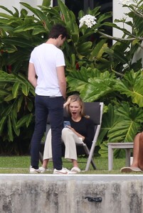 karlie-kloss-in-miami-beach-03-21-2021-0.thumb.jpg.d52221664023ceb8544476550af74ee3.jpg