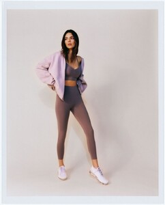 kendall-jenner-alo-yoga-campaign-2021-2.jpg