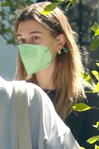 kendall-jenner-and-hailey-bieber-out-for-pilates-class-in-los-angeles-03-05-2021-0.thumb.jpg.0a18de1ecd32f178b7bed89763ef540b.jpg