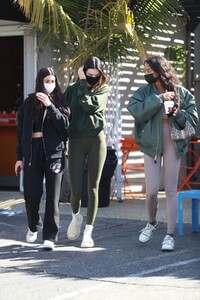 kendall-jenner-and-lauren-perez-out-for-coffee-in-west-hollywood-03-19-2021-4.jpg