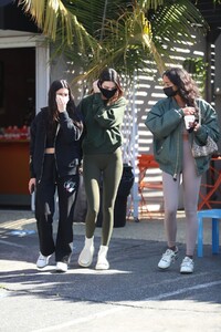 kendall-jenner-and-lauren-perez-out-for-coffee-in-west-hollywood-03-19-2021-5.jpg