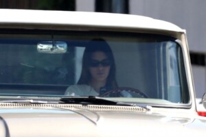 kendall-jenner-in-her-vintage-truck-in-la-03-06-2021-4.jpg