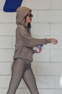kendall-jenner-leaving-a-gym-in-beverly-hills-03-03-2021-5.jpg