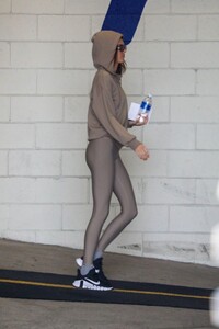 kendall-jenner-leaving-a-gym-in-beverly-hills-03-03-2021-7.jpg