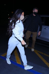 kim-kardashian-at-a-mcdonalds-in-calabasas-03-16-2021-3.jpg