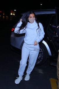 kim-kardashian-at-a-mcdonalds-in-calabasas-03-16-2021-6.jpg
