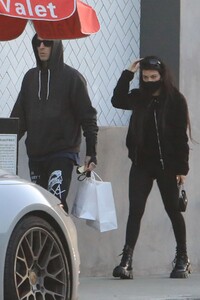 kourtney-kardashian-and-travis-barker-out-in-los-angeles-03-16-2021-7.jpg