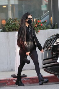 kourtney-kardashian-and-travis-barker-out-in-los-angeles-03-16-2021-8.jpg