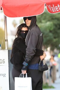 kourtney-kardashian-and-travis-barker-out-in-los-angeles-03-16-2021-9.jpg