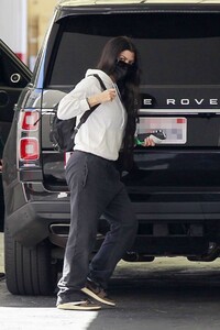 kourtney-kardashian-at-a-dermatology-office-in-beverly-hills-03-01-2021-1.thumb.jpg.7705b19cc5ffe65bad8746cdc4c1ce4c.jpg