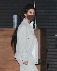 kourtney-kardashian-at-nobu-in-malibu-03-08-2021-2.jpg