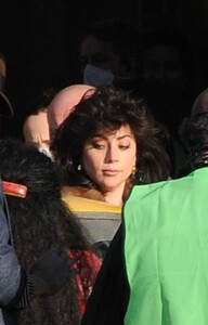 lady-gaga-house-of-gucci-filming-set-in-milan-03-10-2021-4.jpg
