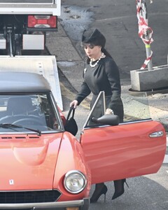 lady-gaga-on-the-set-of-house-of-gucci-in-milan-03-13-2021-3.jpg